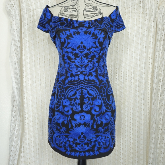 (NEW) Foxiedox Embroidered Floral Off the Shoulder Black Blue Mini Dress Size 4 - Picture 1 of 8